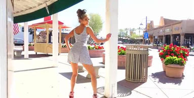 Good-looking teaser shows her fine ass while in public
