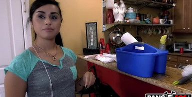 Big booty housemaid is ready to make him orgasm with her twat