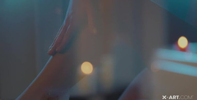 Massive dong penetrating the cunt of an attractive model