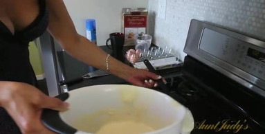 Sexy auntie is making pancakes just for your pleasure
