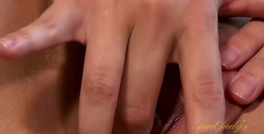 Curvy aunt Zoey Taylor puts a couple of fingers inside