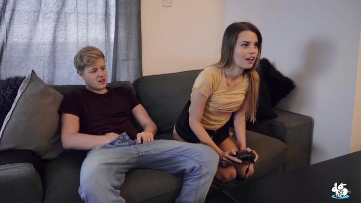 True Amateurs Cute Gamer Girl Gets Creampied By Her Boyfriend