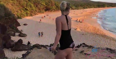 Bailey Brooke goes naked to the beach and films herself