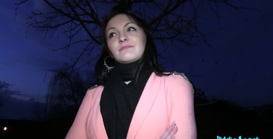 PublicAgent - Dark Haired Beauty Easily Convinced To Suck Stranger's Cock