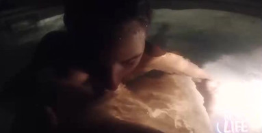 Latina gave me an UNDERWATER BLOWJOB on a PUBLIC JACUZZI!