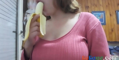 Argentine tits, sucking the banana