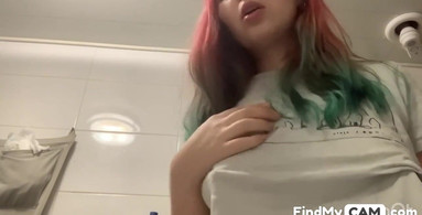 Pink pussy cums in the morning while brushing her teeth,what is she doing?