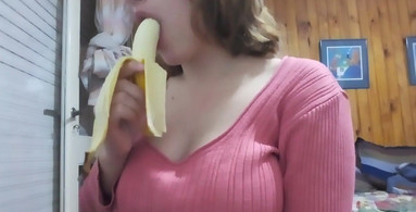 Argentine tits, sucking the banana