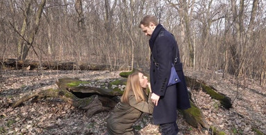 Pretty girl made a sweet quick blowjob in the woods on the first date